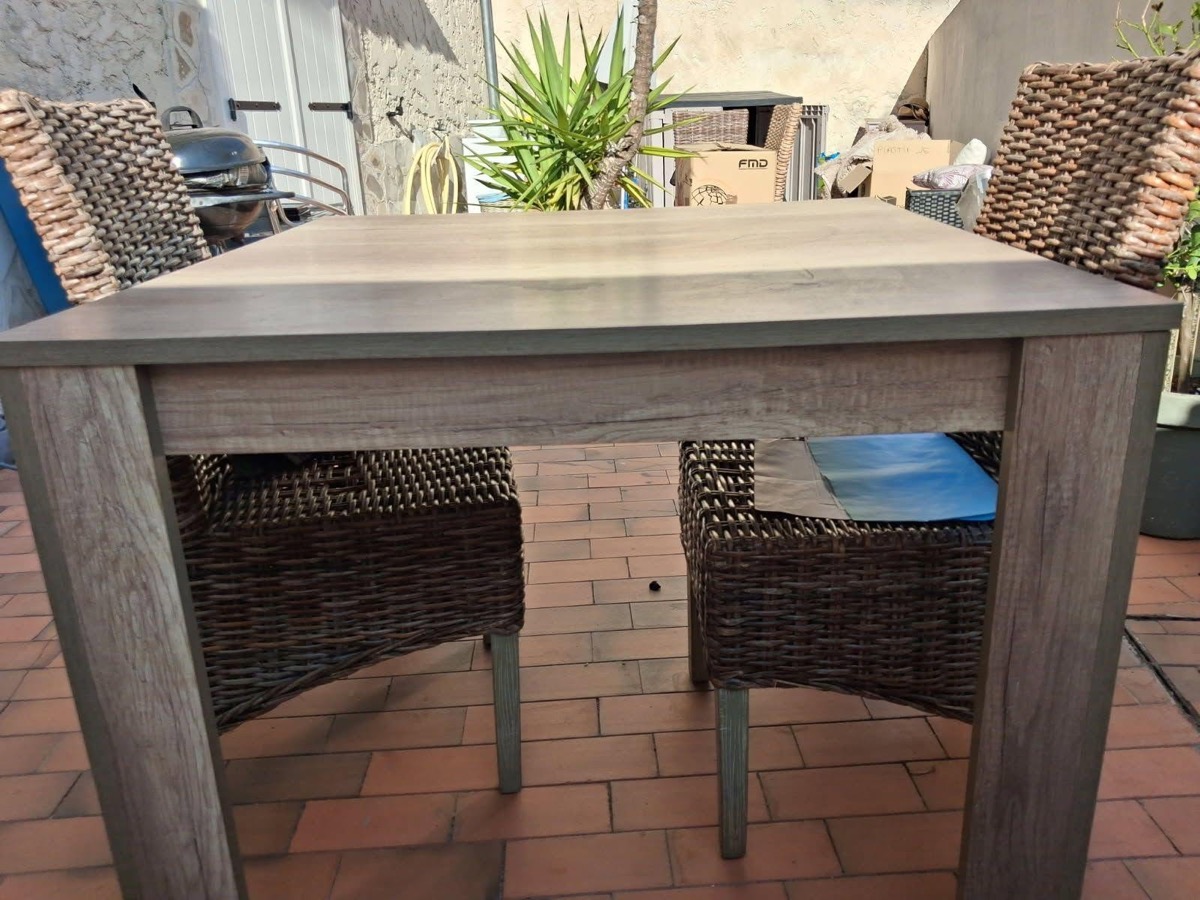 Garden table with 2 wicker chairs