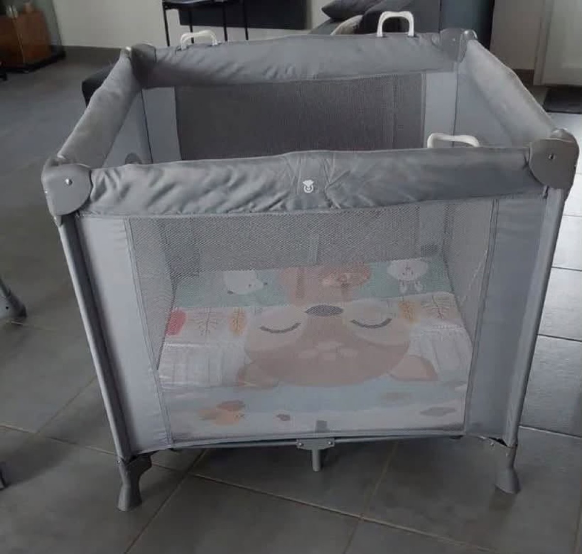 Baby travel cot